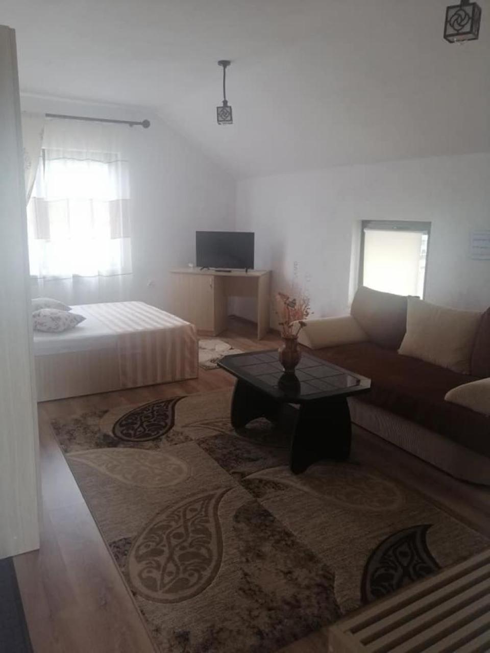 Collias Hotel Horezu Exterior photo