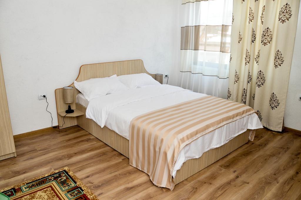 Collias Hotel Horezu Exterior photo